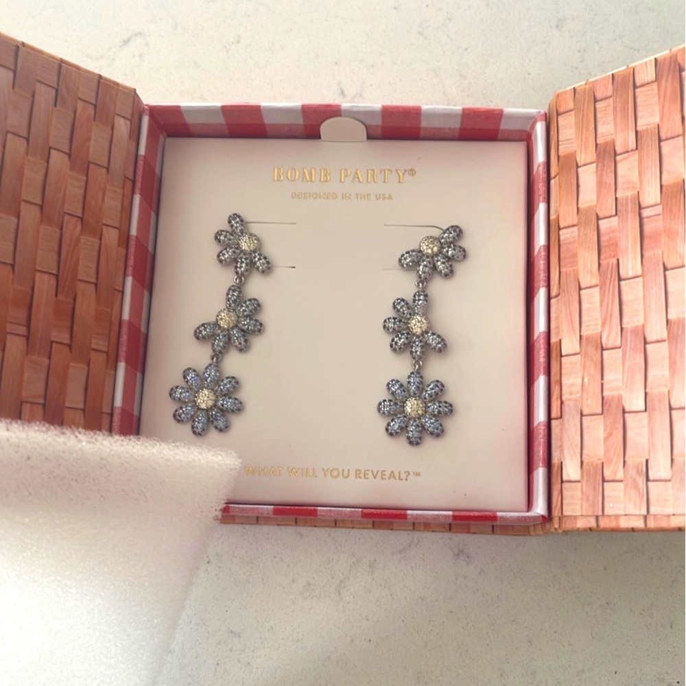 New BP Market Fresh dripping daisies.  Dupes for me. So cute